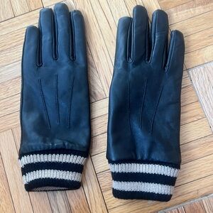Leather gloves with faux fur lining